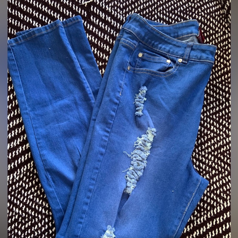 Ripped Skinny Jeans